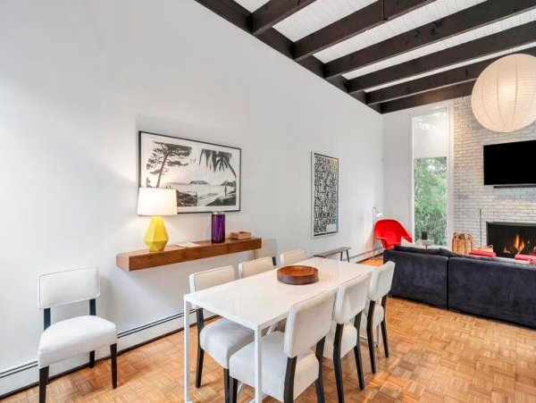 Luxurious 3-Bedroom Retreat in Hampton Bays - Your Coastal Escape Awaits